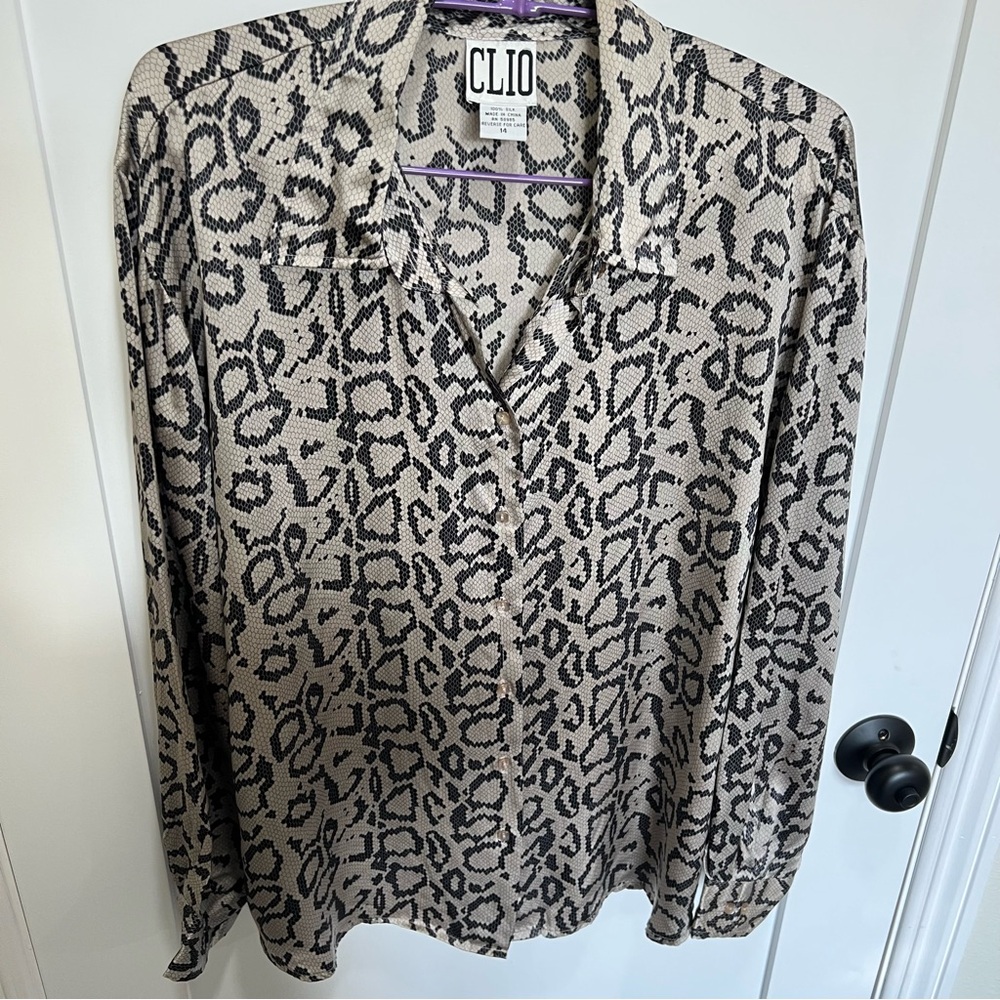 VTG Clio 100% Silk Classic Black and Cream Patterned Button Up Blouse Size 14